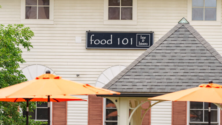 Food 101 Bar & Bistro